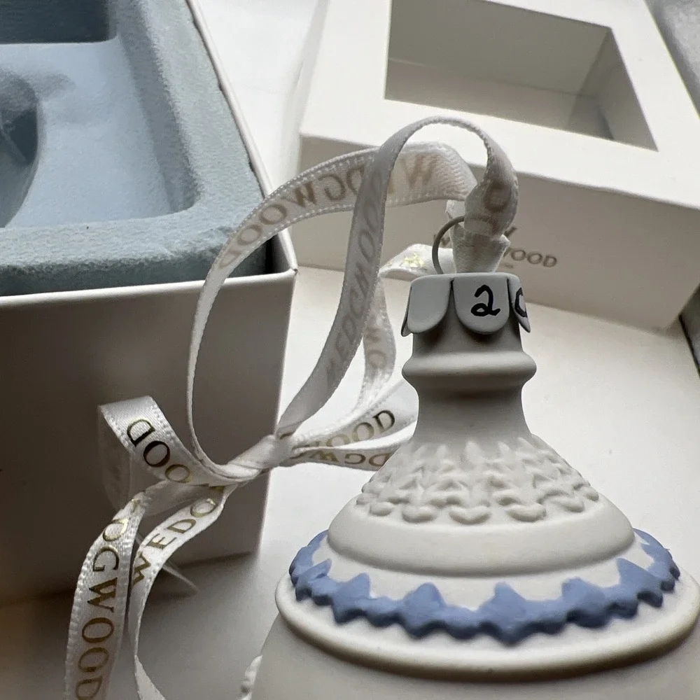 Wedgwood Teardrop White & Blue Snowflakes Christmas Ornament w/ Box 4.5